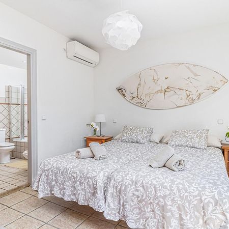 Spacious Beachfront Town House In Estepona With Fully Equipped Kitchen, Pools, Garden, Sea View Bagian luar foto