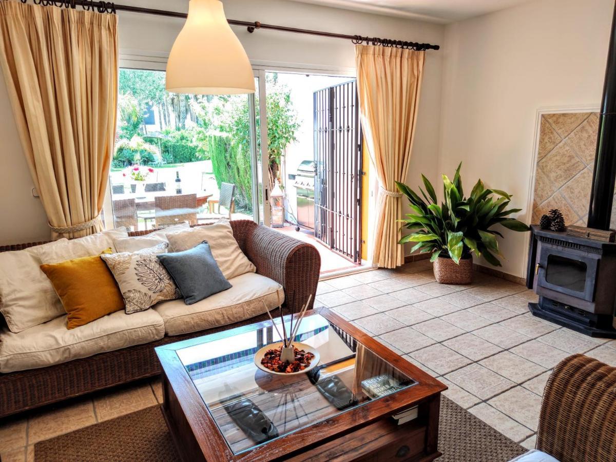 Spacious Beachfront Town House In Estepona With Fully Equipped Kitchen, Pools, Garden, Sea View Bagian luar foto