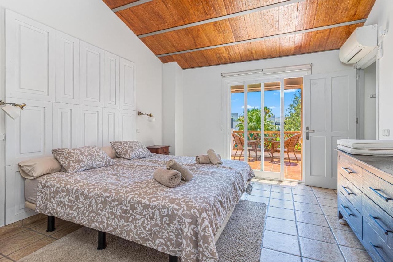 Spacious Beachfront Town House In Estepona With Fully Equipped Kitchen, Pools, Garden, Sea View Bagian luar foto