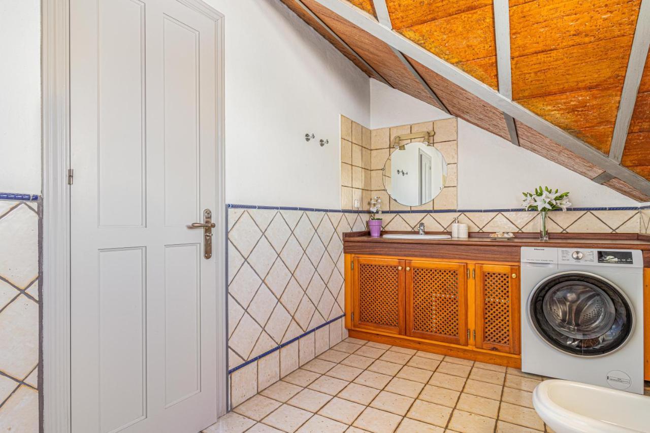 Spacious Beachfront Town House In Estepona With Fully Equipped Kitchen, Pools, Garden, Sea View Bagian luar foto