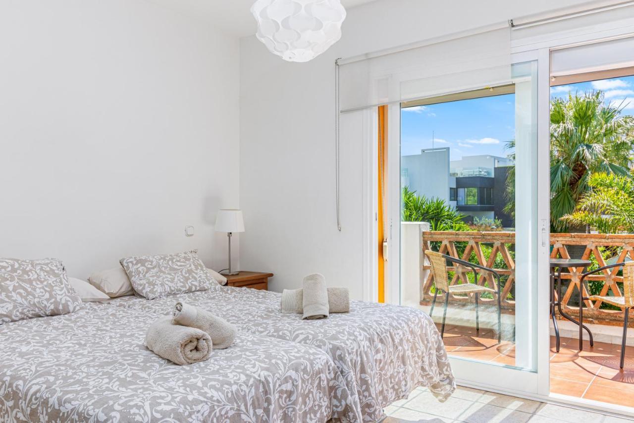 Spacious Beachfront Town House In Estepona With Fully Equipped Kitchen, Pools, Garden, Sea View Bagian luar foto