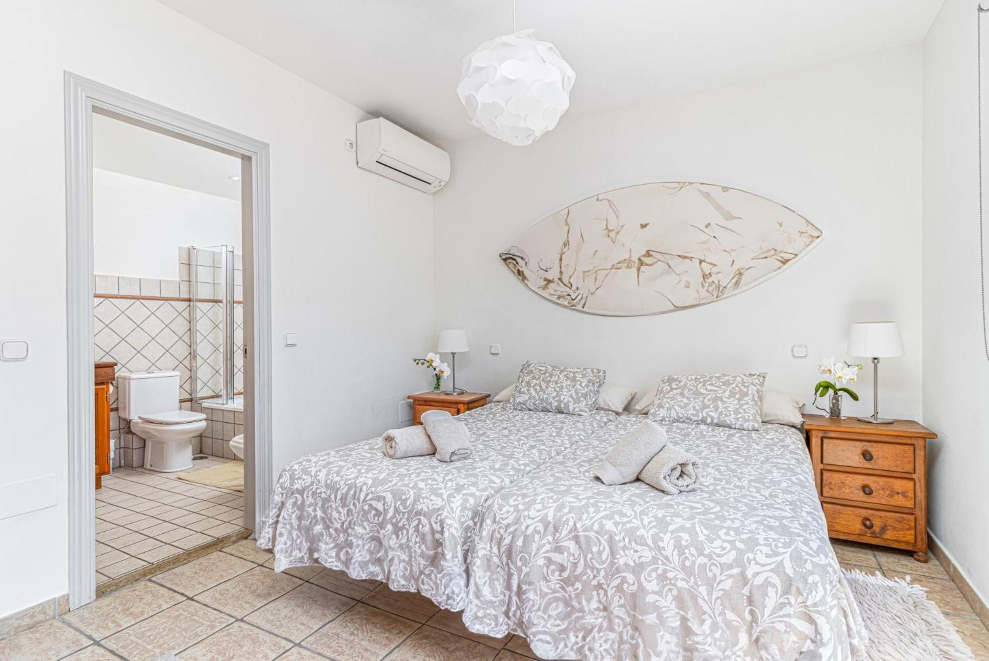 Spacious Beachfront Town House In Estepona With Fully Equipped Kitchen, Pools, Garden, Sea View Bagian luar foto